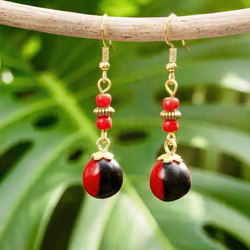 Boucles d'oreilles Caconnier — Graines tropicales, couleurs vibrantes