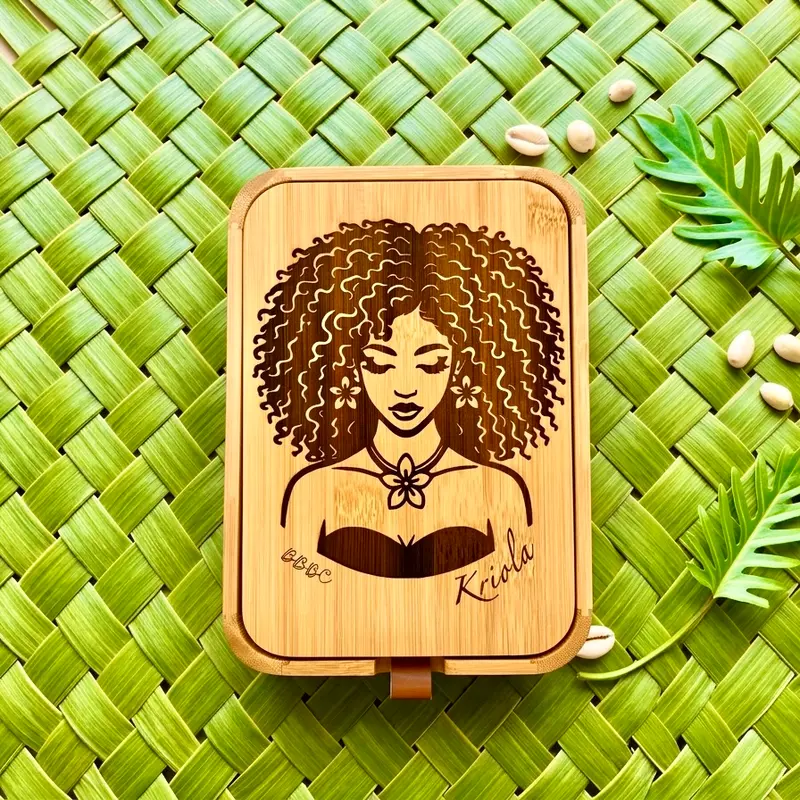 Écrin Héritage Kriola Bouclée — Coffret bambou et célébration des cheveux naturels